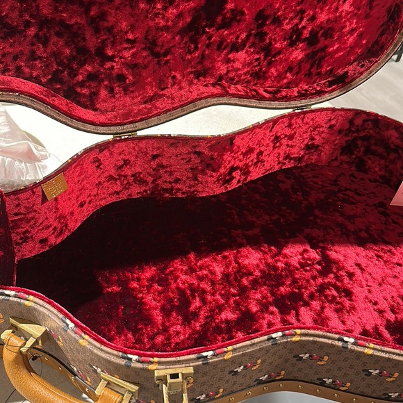 GUCCI X DISNEY Guitar Case - Picture 3 of 5